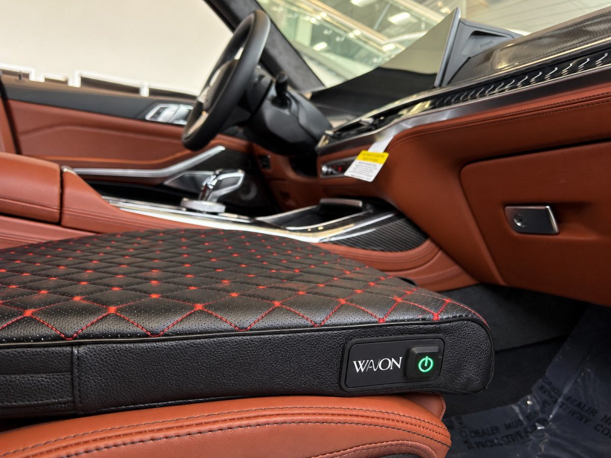 Red Stitch Sport: Wavon in the BMW cockpit [Car seat]